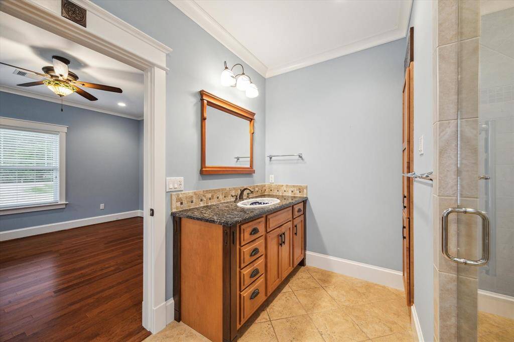 THE CUSTOM CABINET SHOWCASES TWO DISTINCT WOOD FINISHES.