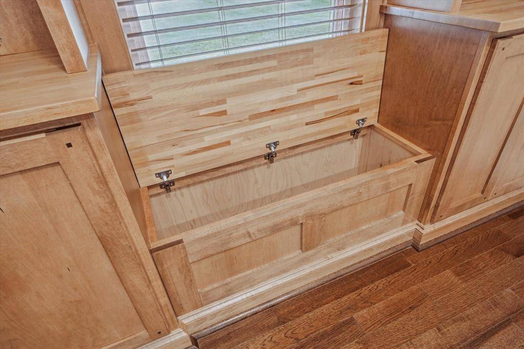WINDOW BENCH OFFERS STORAGE FOR BLANKETS AND OTHER LINENS
