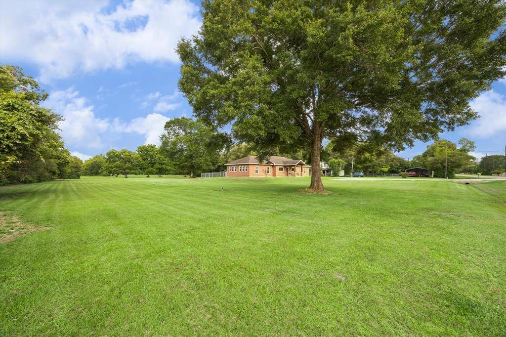 GORGEOUS ACREAGE LETS YOU IMAGINE A RETREAT OR OTHER RECREATIONAL ACTIVITIES