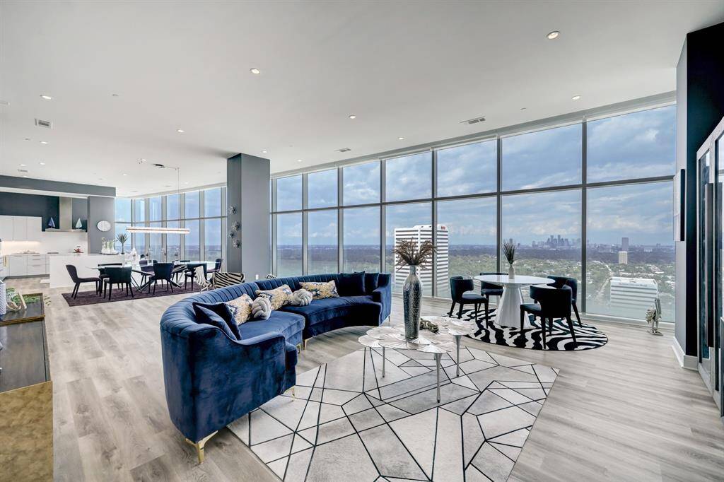 High ceilings on the 27th floor separate this exclusive unit from the more common units below.