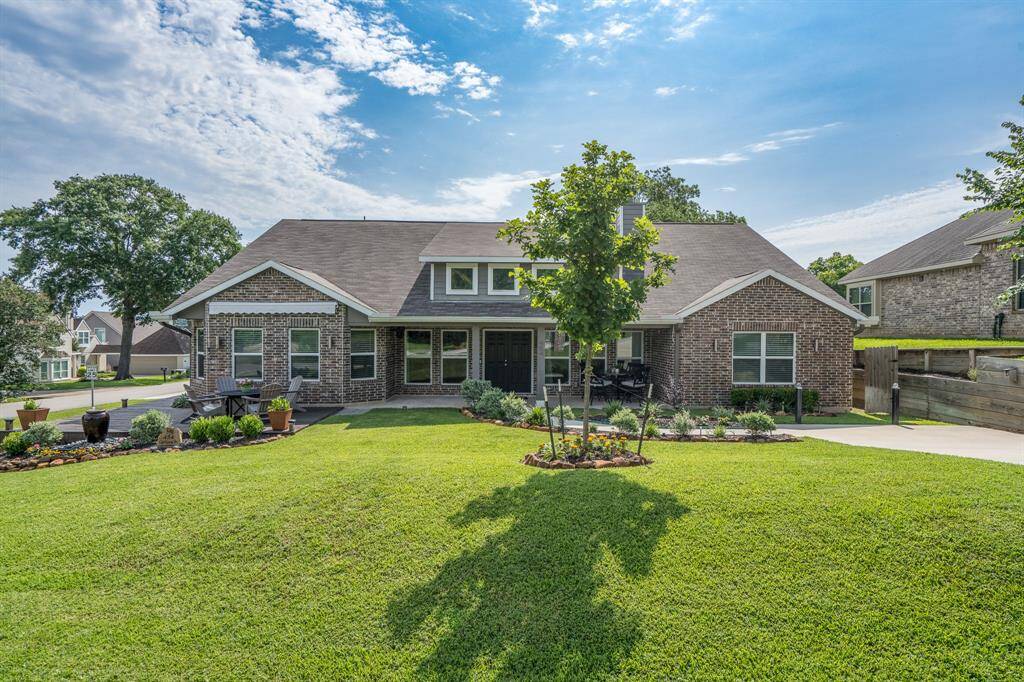 454 Cape Conroe Montgomery, TX 77356