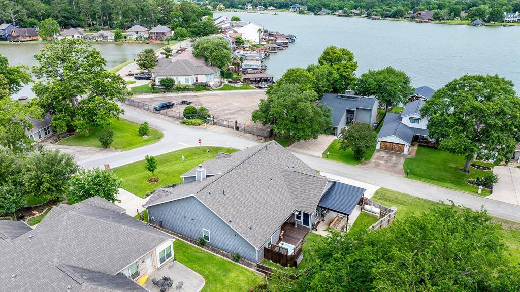 Across the Street from the Boat Ramp...Easy Lake Access