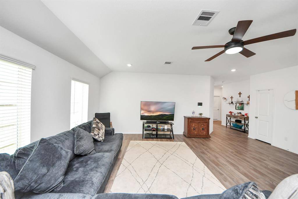 Spacious living room