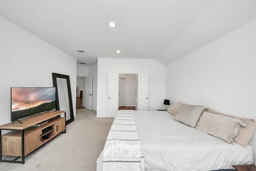 Primary bedroom with Ensuite bathroom.