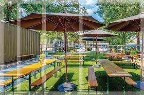 Minutes away from everything the Heights and Greater Houston has to offer including breweries, fine dining, grocery stores and much more!