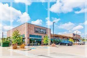 Minutes away from everything the Heights and Greater Houston has to offer including breweries, fine dining, grocery stores and much more!