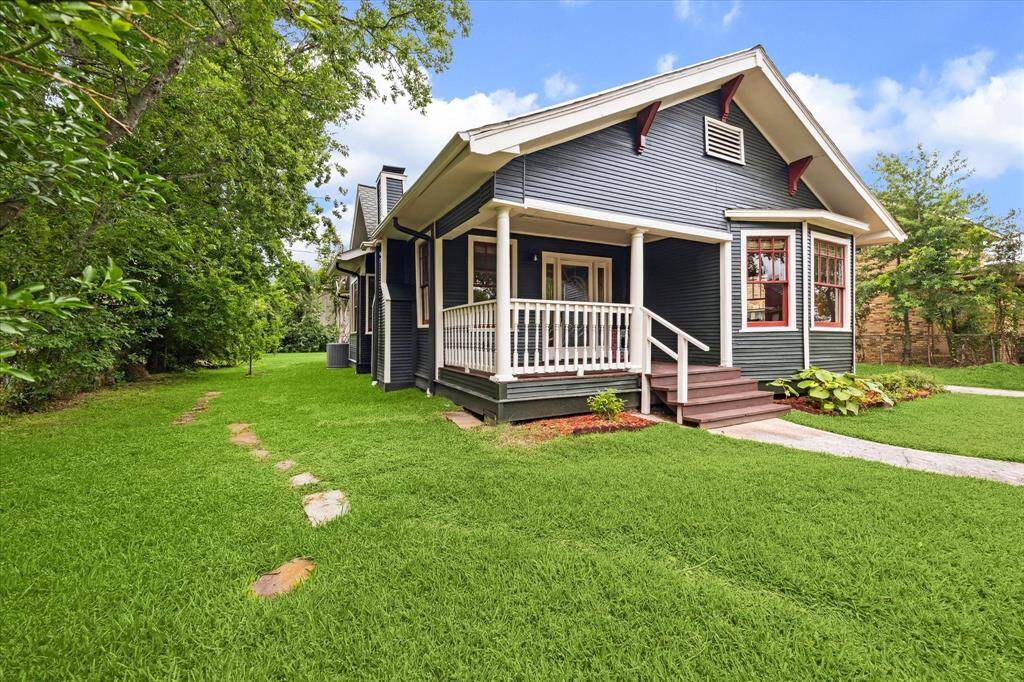 This charming craftsman style home sits on a massive 8250 sf lot and was freshly repainted!