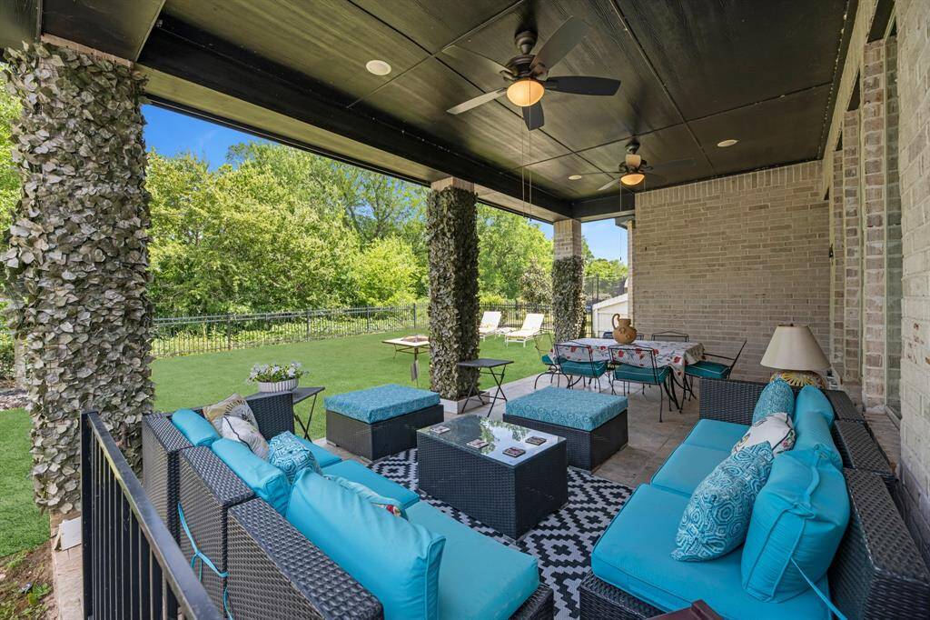 Plenty of sitting room for entertaining guests.