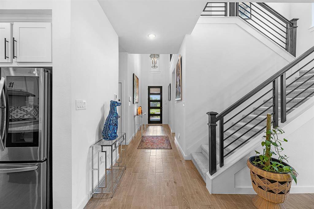 Foyer and entryway.