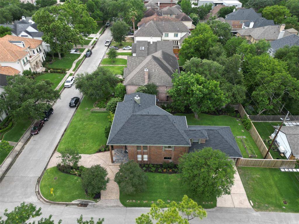 Corner lot located just a block from Condit Elementary.