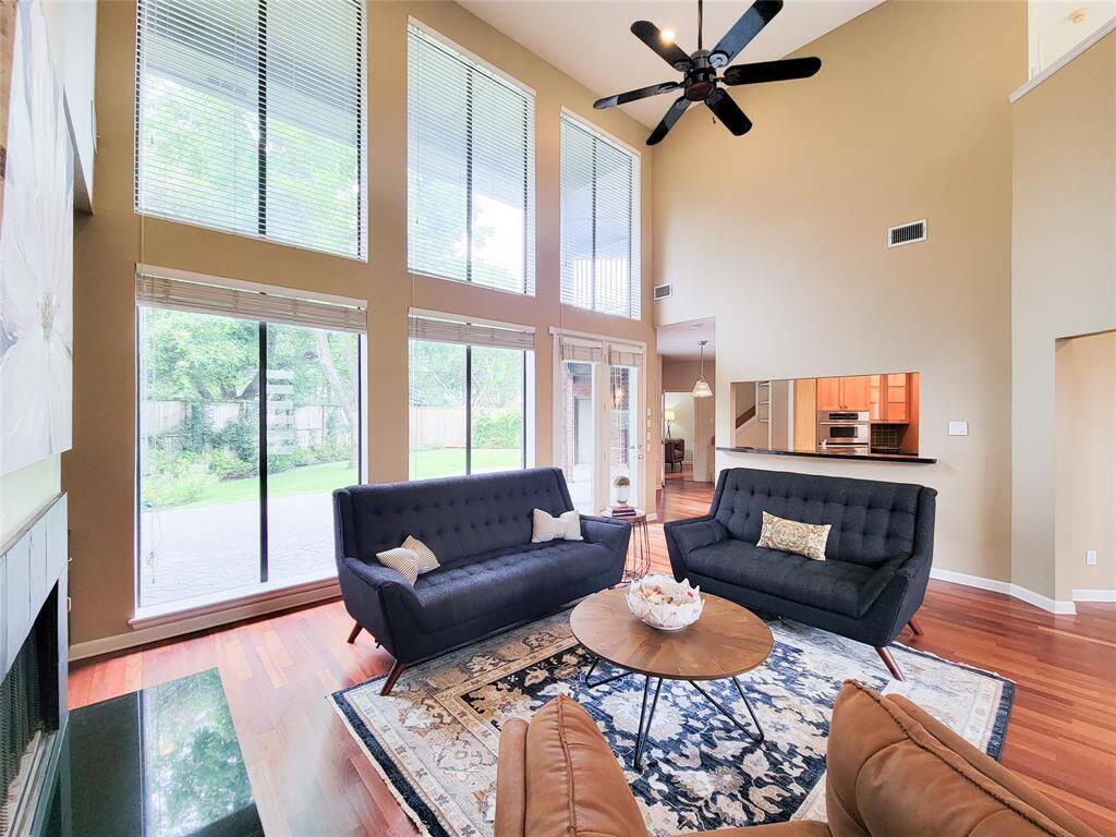 Seamless living at its finest—this inviting living room effortlessly transitions into a stylish breakfast bar, perfect for entertaining or relaxed mornings.