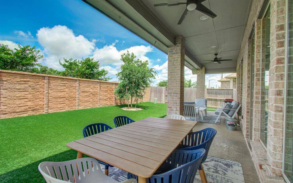 Another look at the spacious and dreamy private yard with no back neighbors.