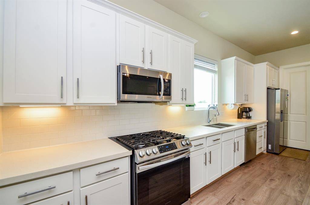 This spectacular kitchen can handle anything from 2 fried eggs over easy to Chateaubriand!