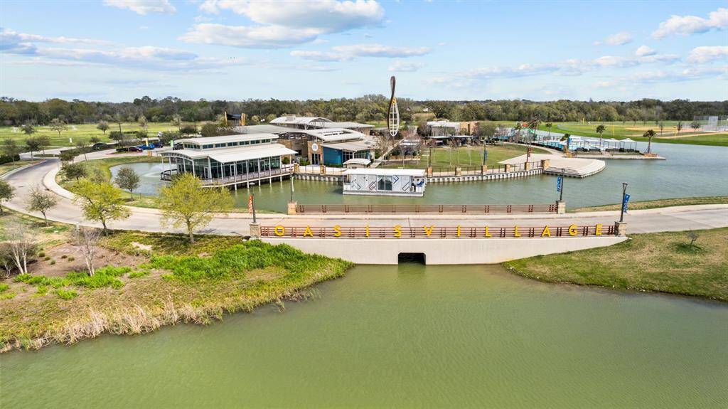 Oasis Village is a beautiful and active community park in Meridiana designed for the whole family. Relax by one of our three pools, take in a concert at the amphitheater, grab a delicious snack in Café Sol, break a sweat in the fitness center, or even rent a yacht.