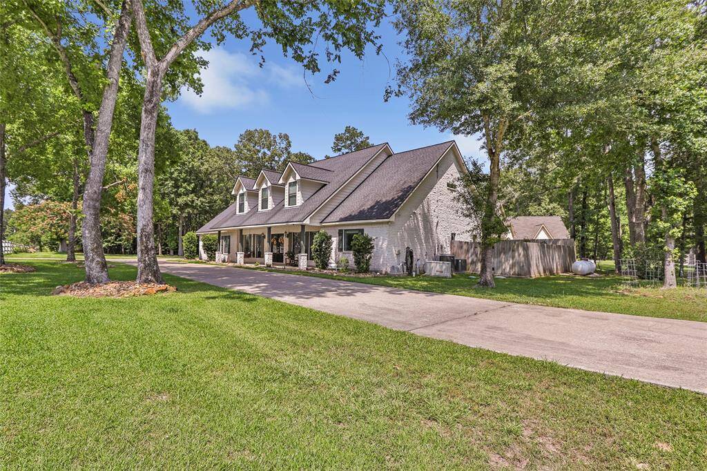 Don't forget the Generac! Ridgeview Pt comes with not only an oversized lot, but a WHOLE HOME GENERACE GENERATOR for that extra peace of mind during TX hurricane season.
