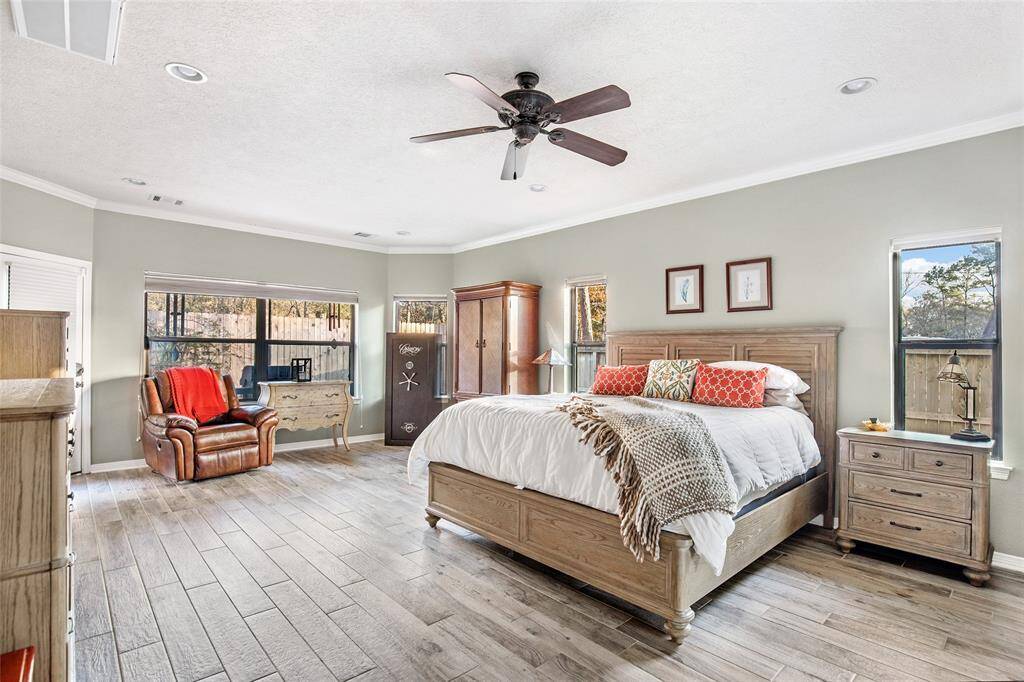 The primary retreat boasts a king size bed while still giving extra space for seating or clothes storage. You can also access the backyard from your suite!
