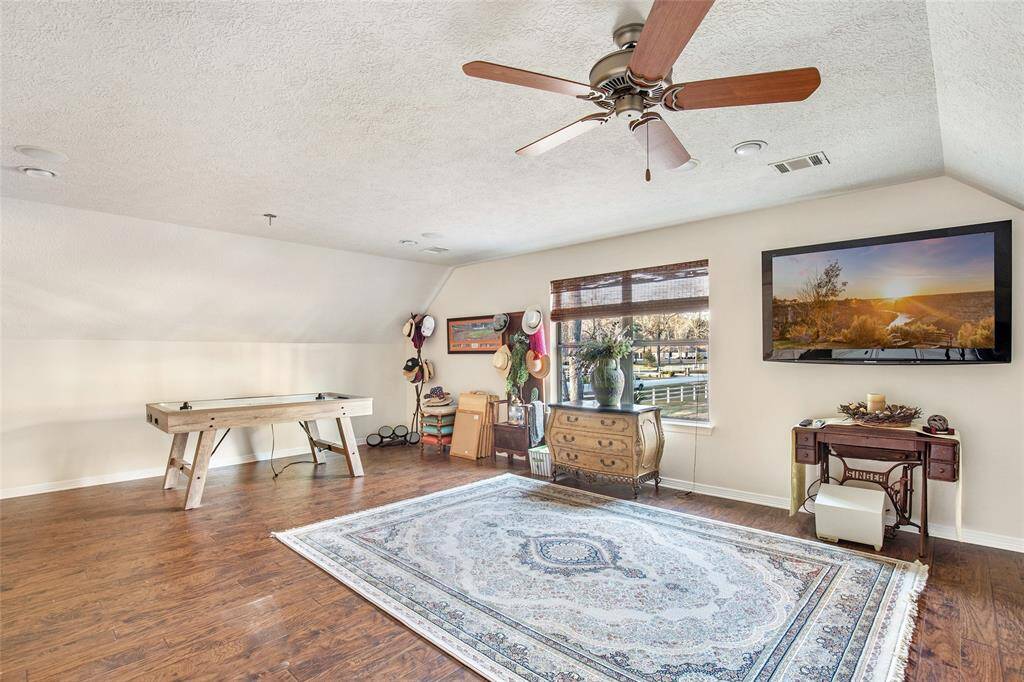 Let the kids play in this oversized game room, or turn it into a man cave! The possibilities are endless.