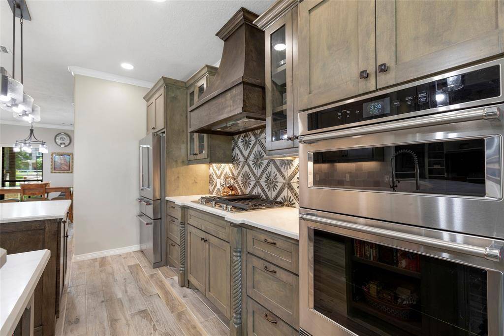 Premium oven and microwave combo are perfect for hosting!