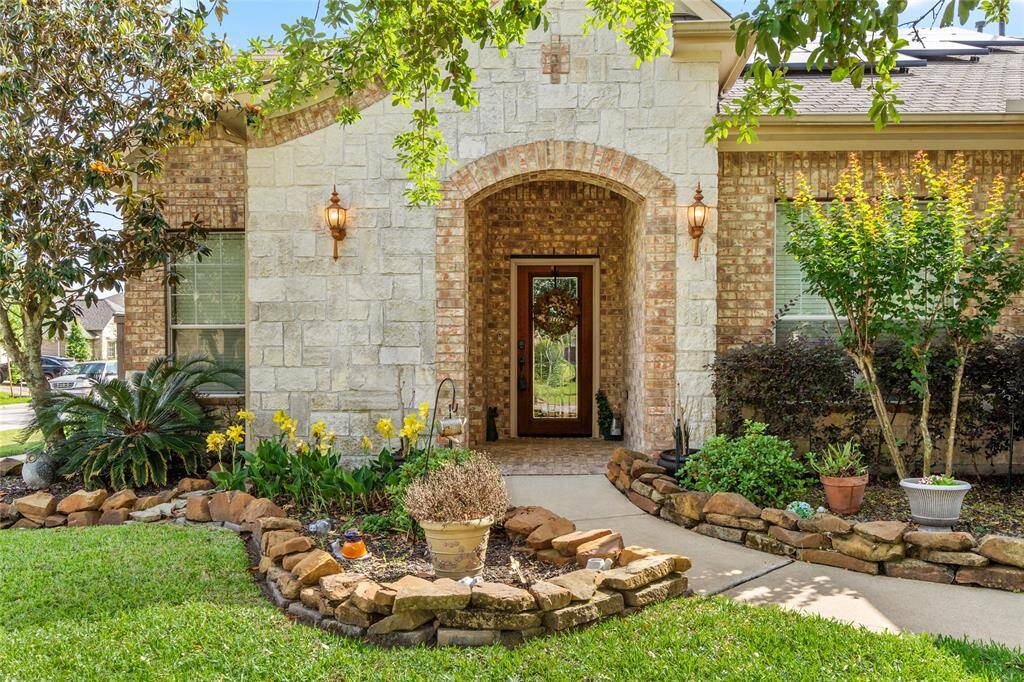 STONE & BRICK EXTERIOR