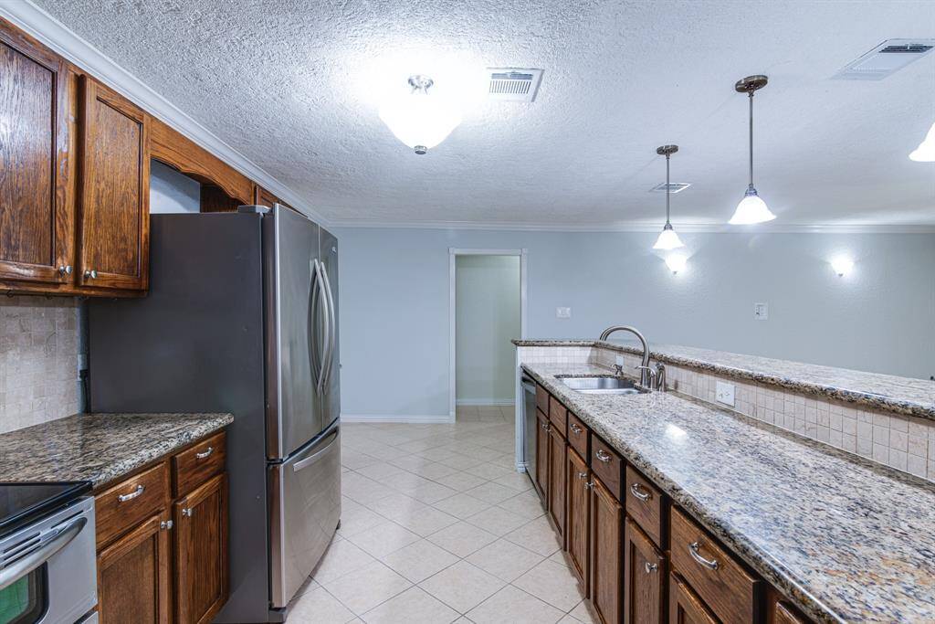 Kitchen offer plenty of countertop space for cooking.