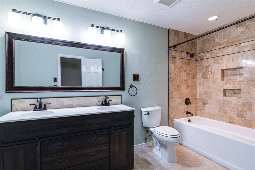 Primary offers a fully tiled a shower/bath combo