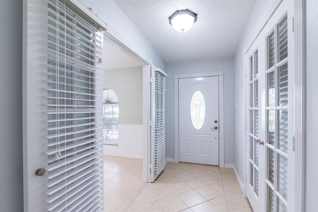 Welcoming entry with a bonus room on one side and formal dining area on the other - perfect for versatility. Each has double doors.