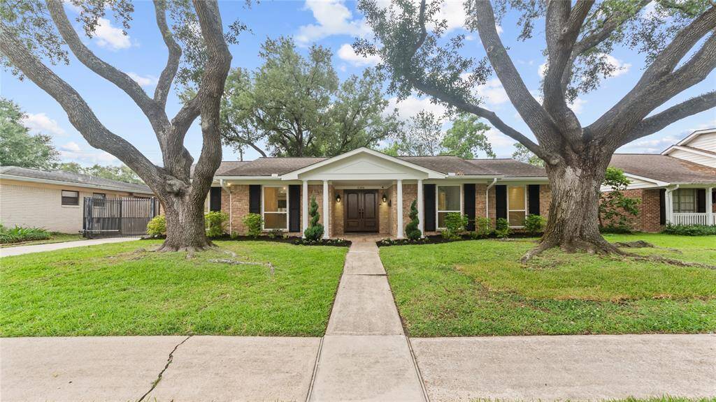 Beautiful updated Meyerland ranch style home!