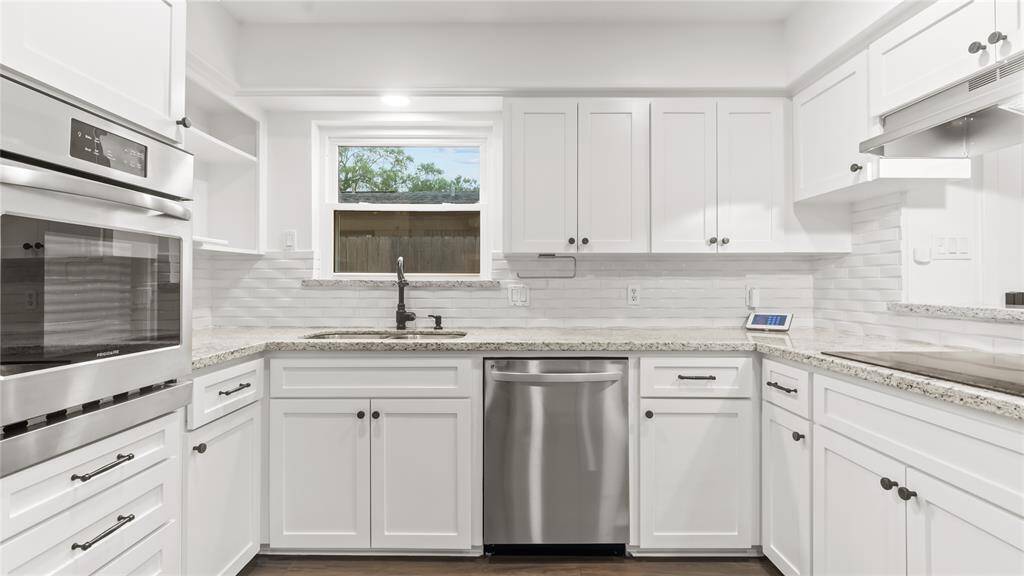 The functional kitchen allows for the cook to interact with family and friends.