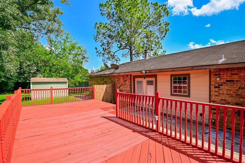 Large Deck!