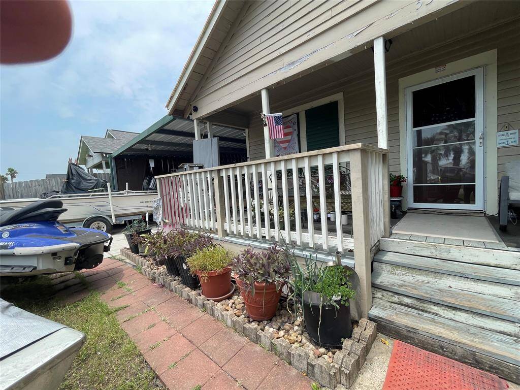 Front sitting porch and steps