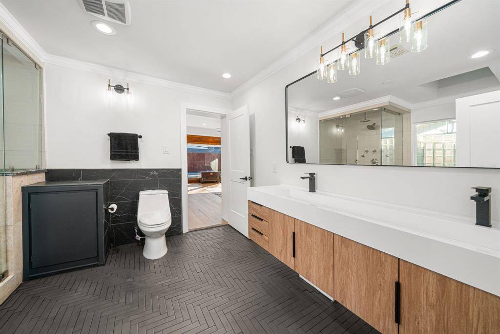 primary bathroom with floating dual sink vantity