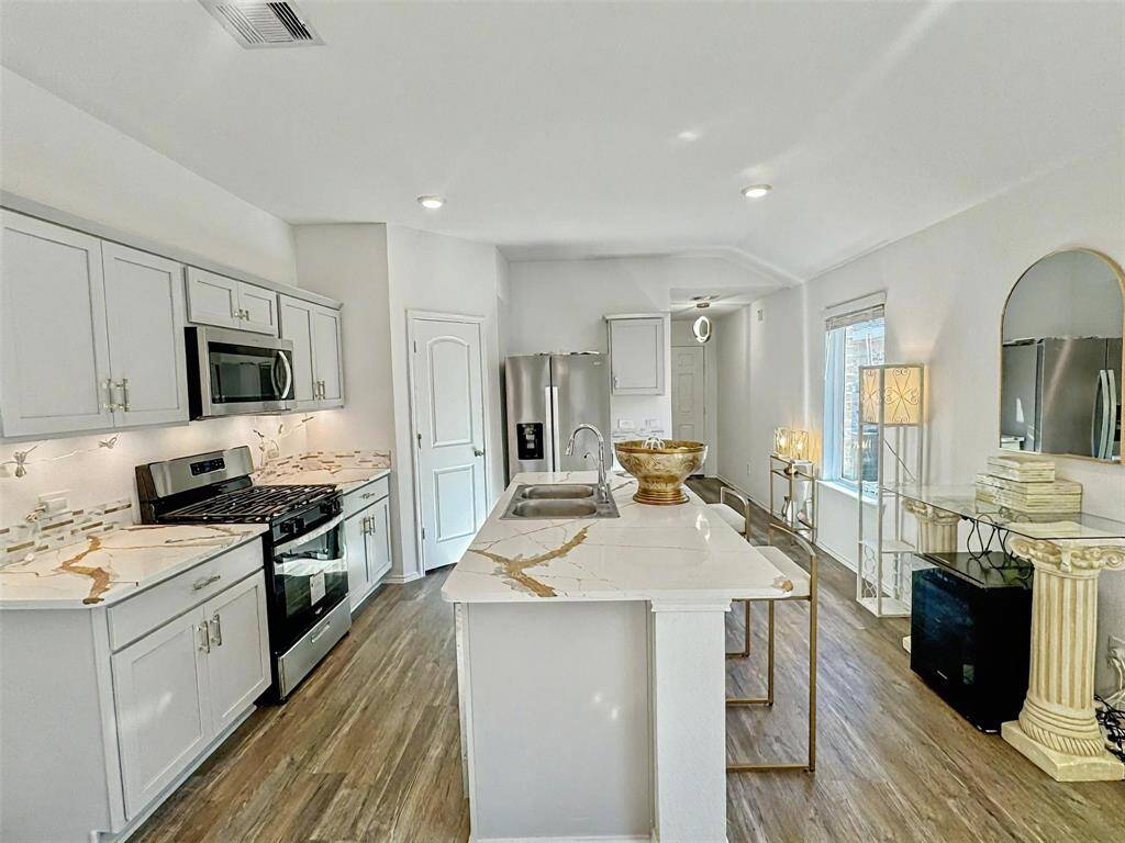 Bright kitchen with lots of natural light and under cebinet lighting