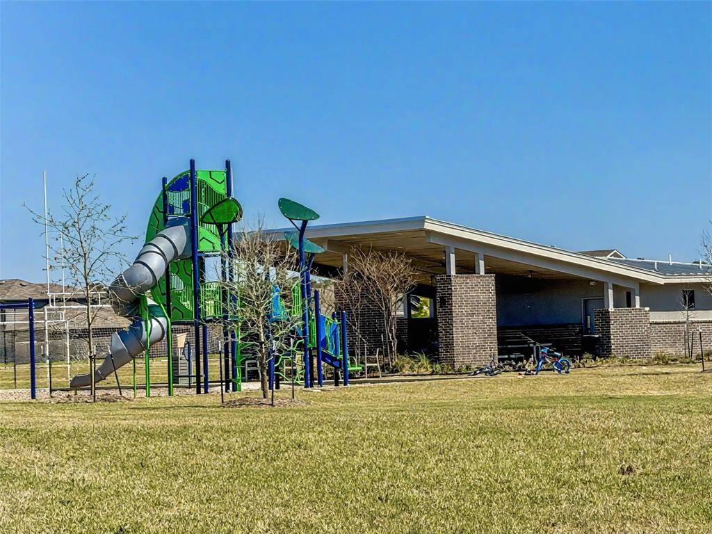Community offers playground, park,
