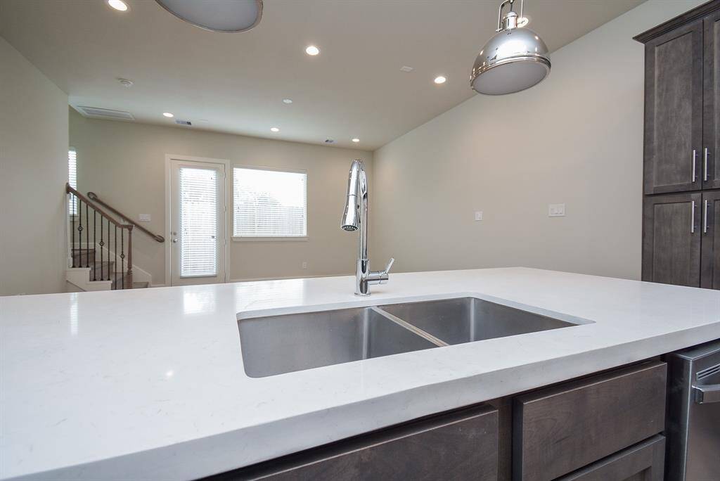 Perfect for cooking enthusiasts, this kitchen has everything you need – from shaker cabinetry and quartz countertops to high-end appliances.