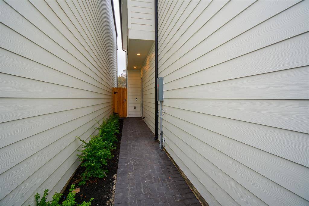 Beautiful residence ideally situated in the heart of Mansfield Park. This home showcases an expansive yard and ample parking spaces.