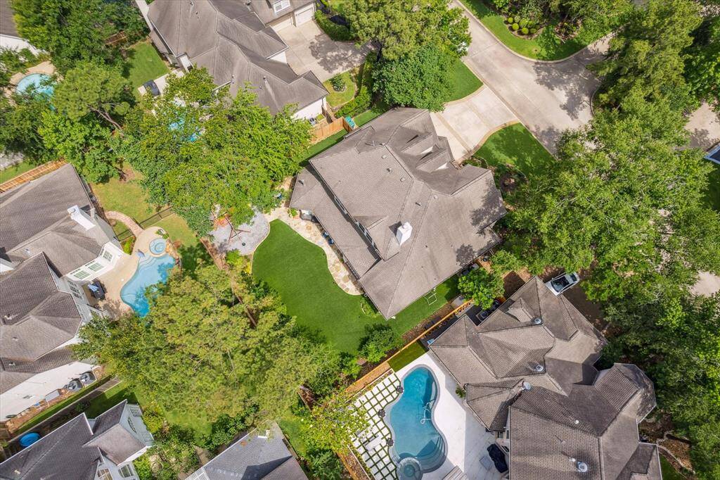 Property Overview – Aerial shot directly above shows lot size and layout.