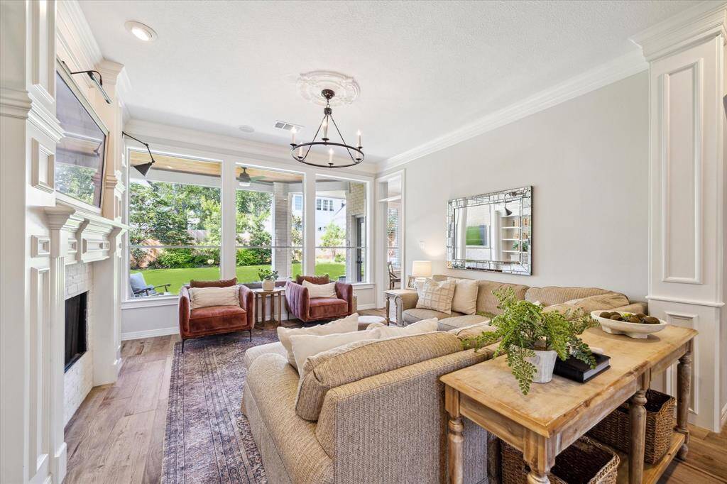Natural Light Galore – Picture windows in the living room bring the outdoors in.
