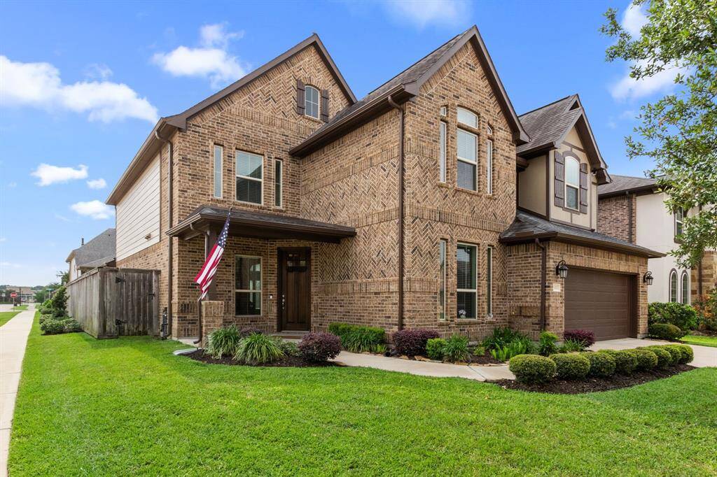 This gorgeous home, located in the gated enclave of Grand Ridge Crossing, boasts 3,450sf of impeccably maintained open concept living. This neighborhood is known for its safety, well-space home sites, manicured lawns, and peaceful living within seconds of commuter routes. Zoned to highly sough-after Seven Lakes High School, per Katy ISD attendance zone boundary map.