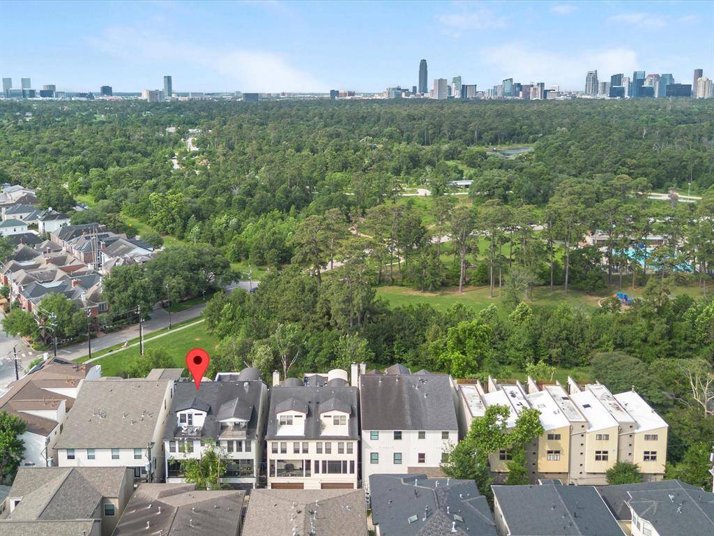 The home is as close to Memorial Park as is possible - enjoy the great outdoors literally on your doorstep.