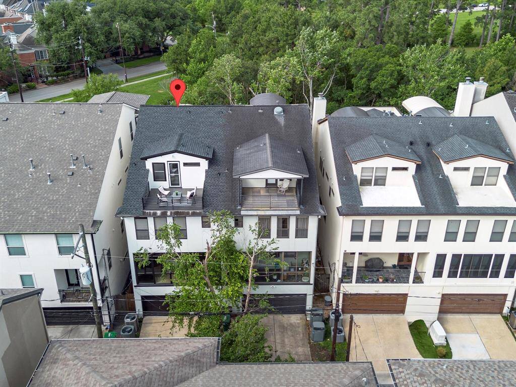 We are excited to show you this delightful home with a location that is hard to beat in Houston.