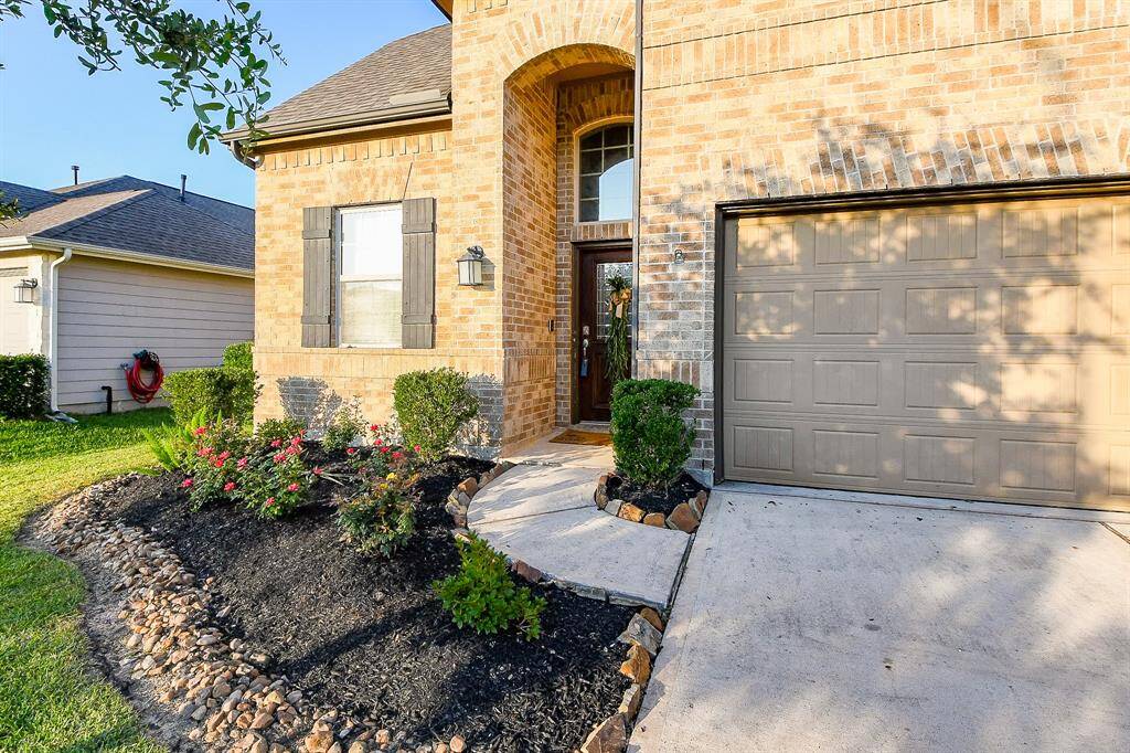 Yes! Tell everyone that your new address is 6406 Hunters Way Lane, Baytown, TX, in the beautiful Hunters Creek neighborhood!