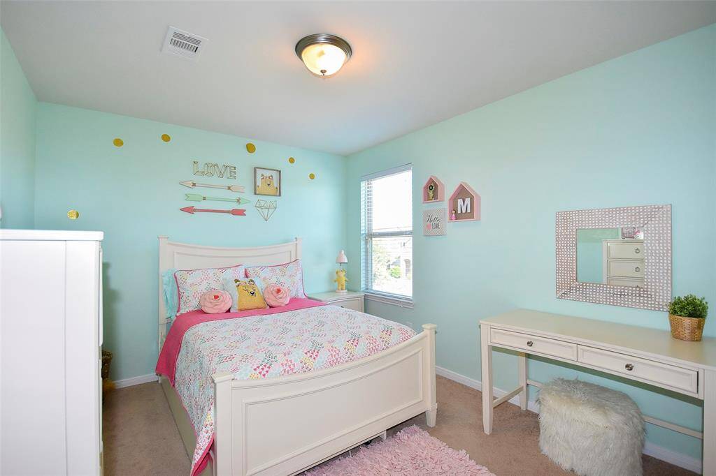 ***This room is now painted in neutral color.       1 of the 4th bedrooms upstairs.  Now painted in neutral tones.
