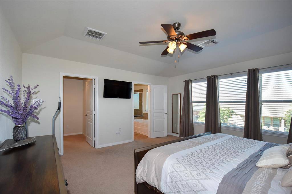 Another view of this large primary room.