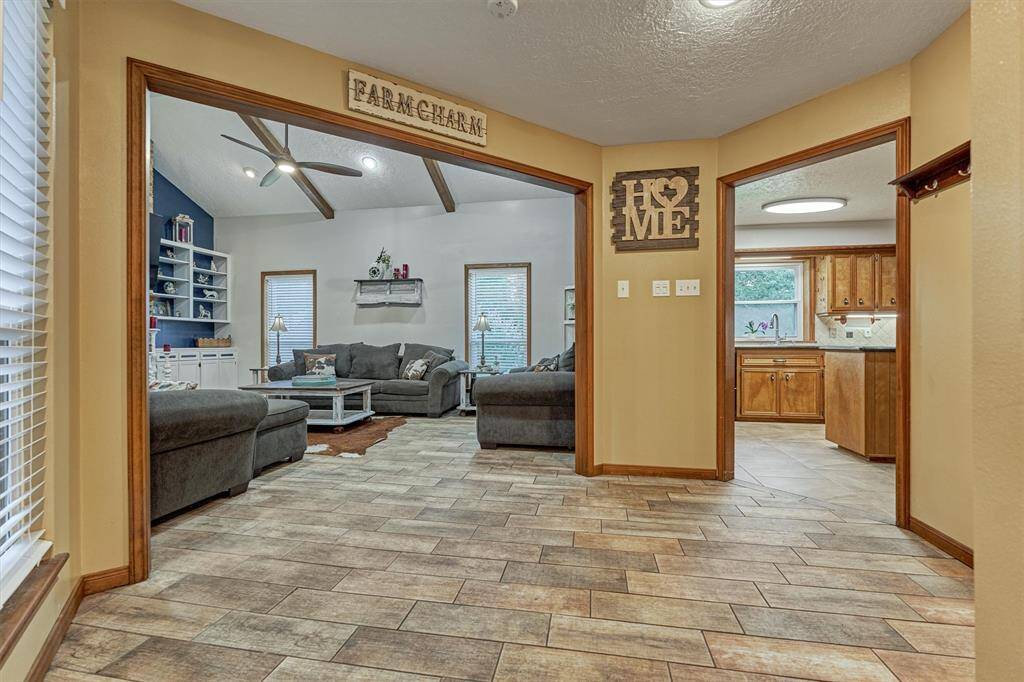 Foyer looking to living & Kitchen