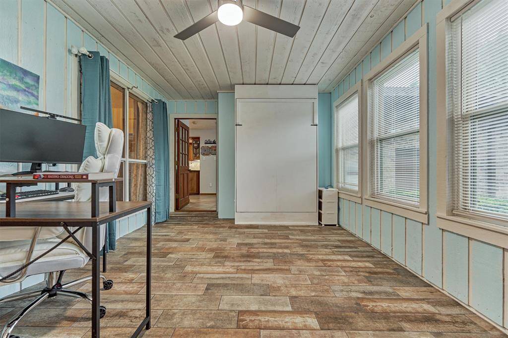 sunroom/flex room overlooking the golf course! Makes a great study, playroom, or additional bedroom with build in murphy bed