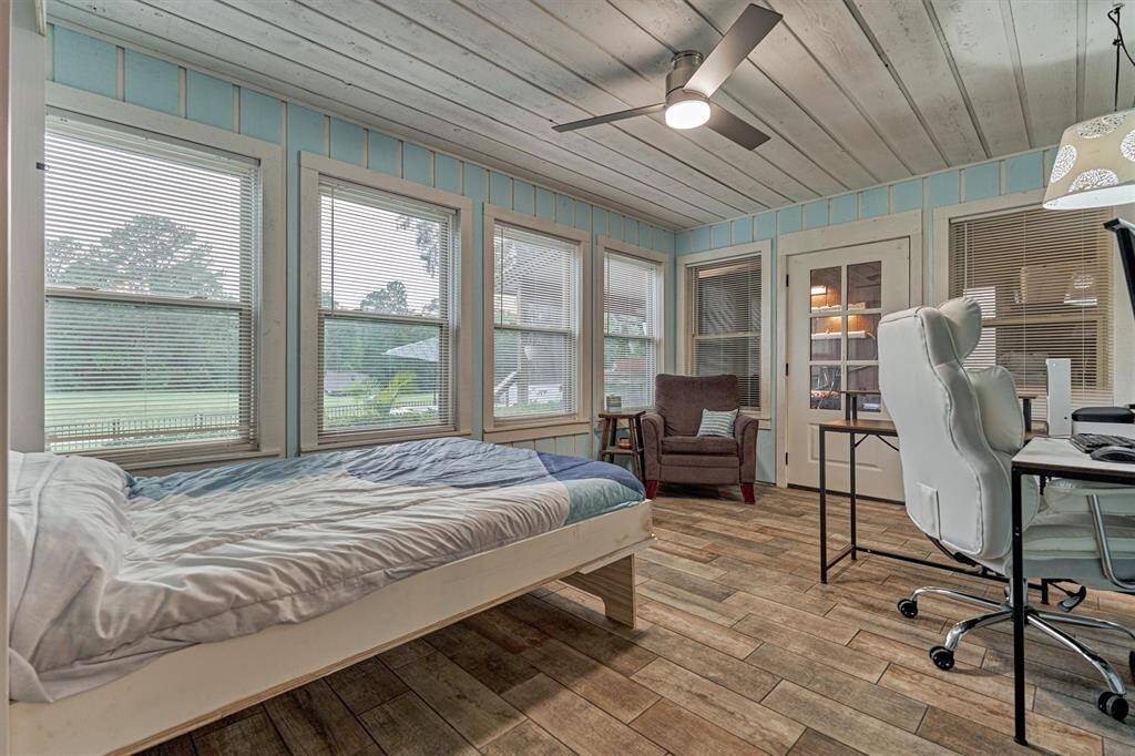 Sunroom/Flex Room...look at those views out the window!