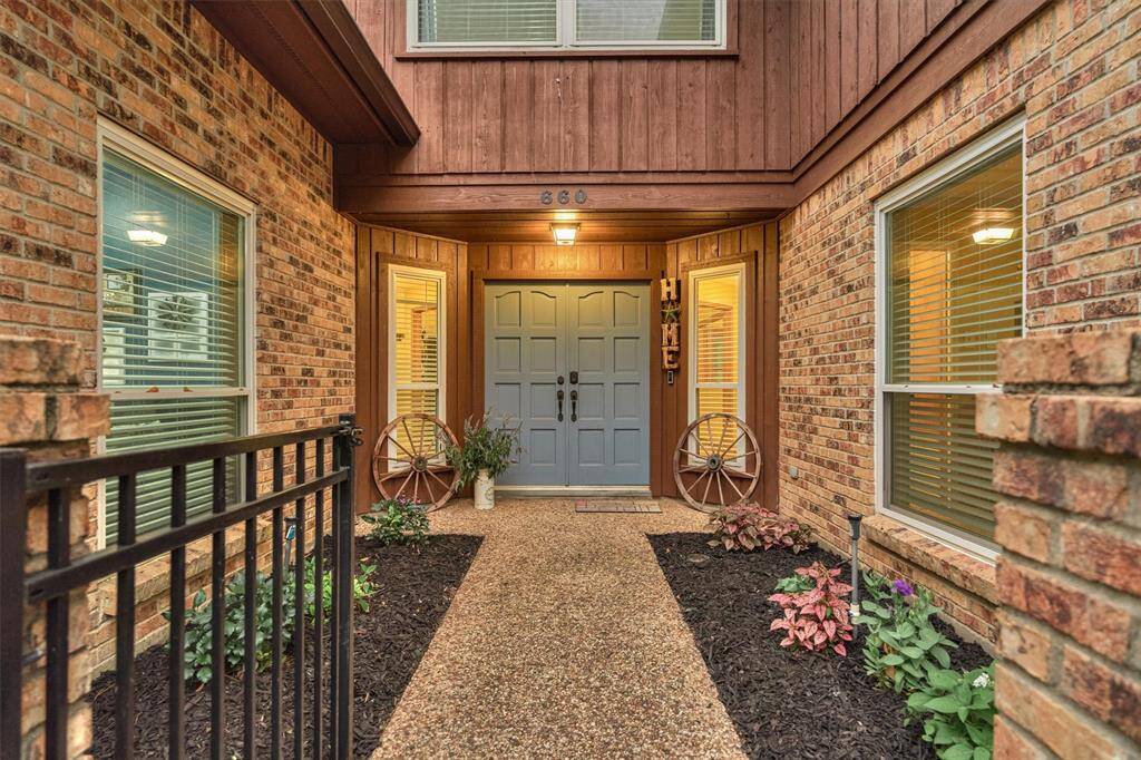 Impressive double door entry