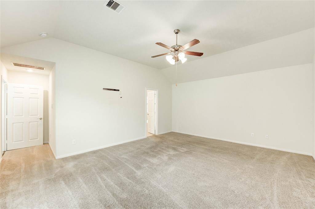 Primary Bedroom w/ensuite