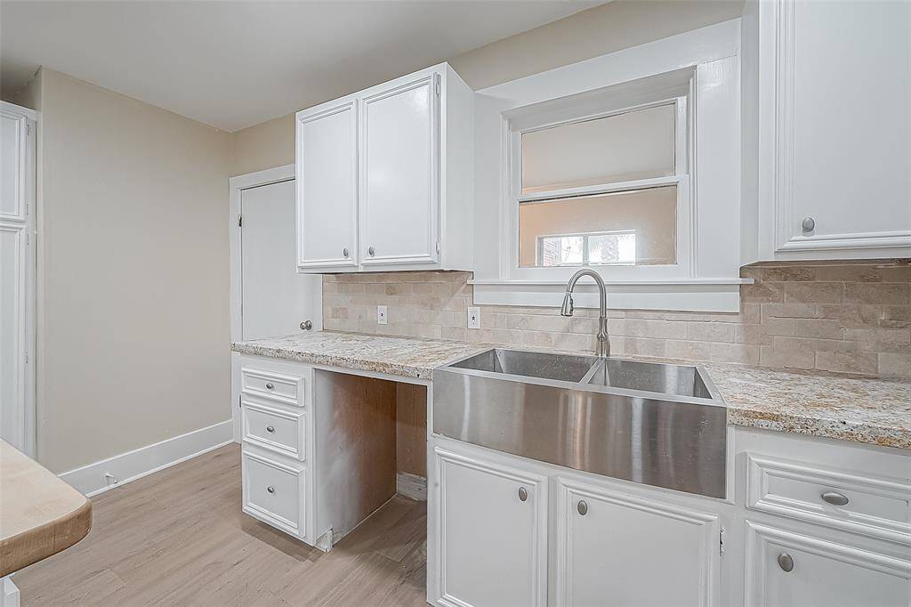 Take a look at this commercial size stainless steel sink!  Door on left leads to the laundry room and back yard patio. (Dishwasher was installed after this photo was taken so it's not shown here.)