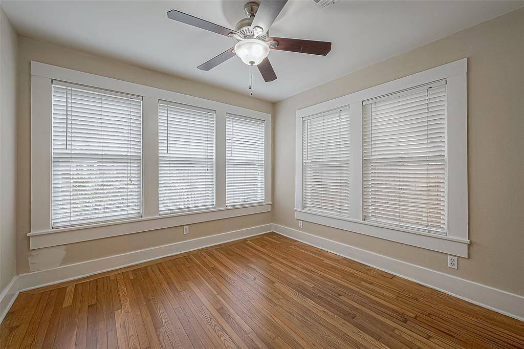 And take a look at all these windows in the bedroom!
